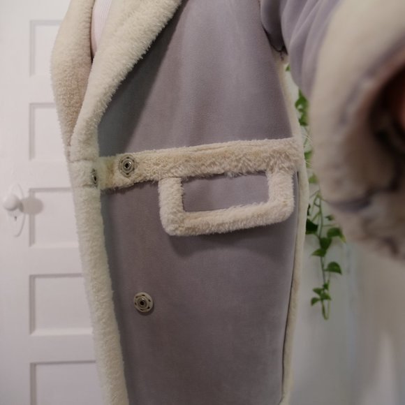 Colorblock pastel blue faux fur coat. Size: US S/XS Very soft and warm - Picture 10 of 14